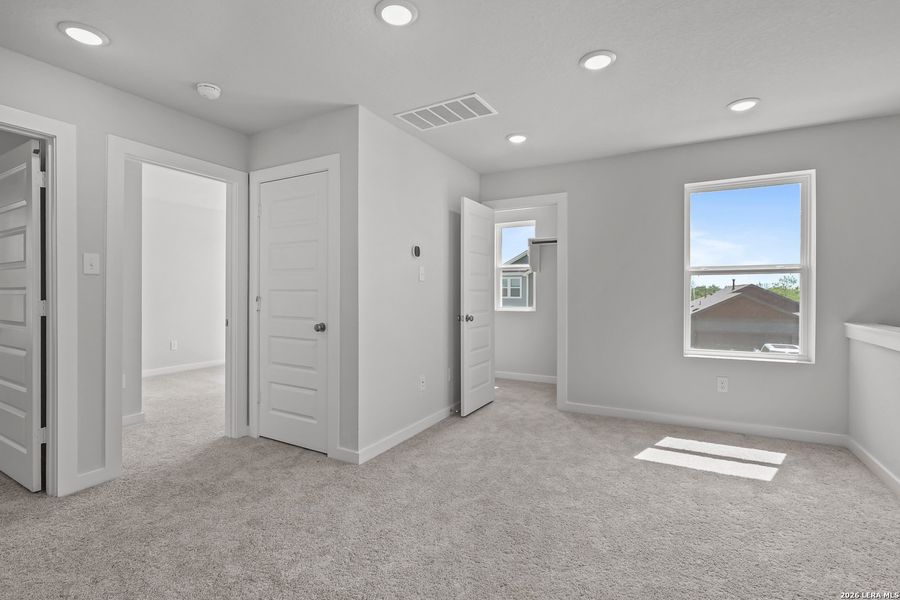 Spacious, unfurnished interior of a new home in Hacienda, San Antonio (Image 18). Spacious, unfurnished interior of a new home in Hacienda, San Antonio (Image 18).