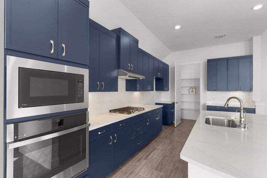 Furnished interior view inside a new home in Highland Village, Georgetown (Image 8).