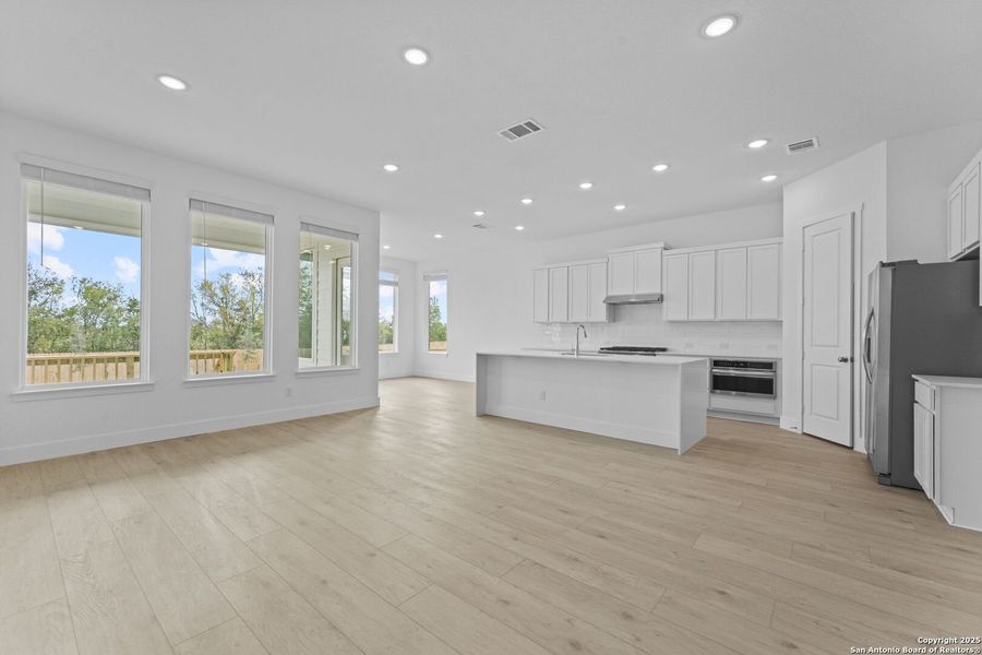 Spacious, unfurnished interior of a new home in , New Braunfels (Image 32).