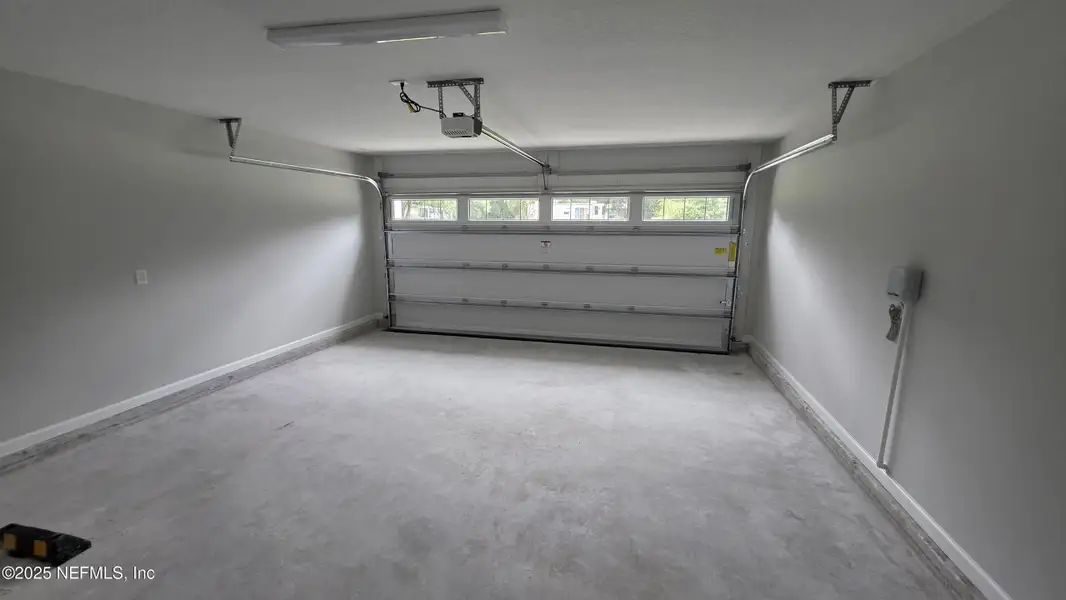 Spacious, unfurnished interior of a new home in , Jacksonville (Image 14).