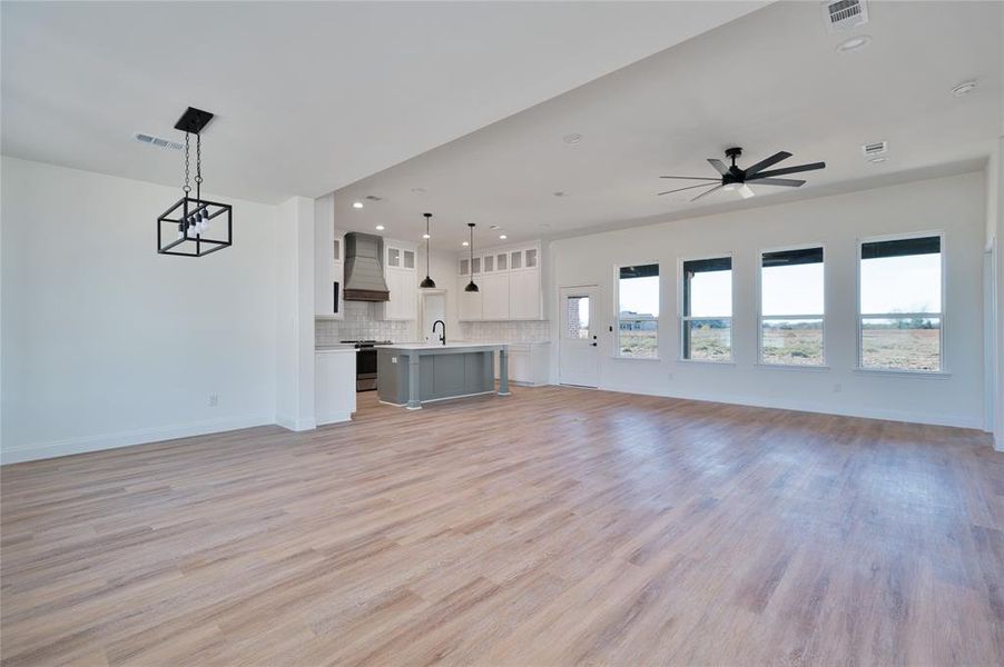 Spacious, unfurnished interior of a new home in , Brashear (Image 18).