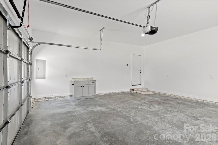 Spacious, unfurnished interior of a new home in , Lexington (Image 29).