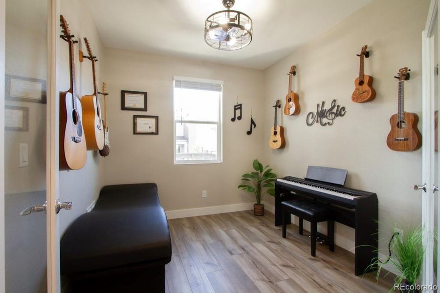 OFFICE/BEDROOM (non-conforming)