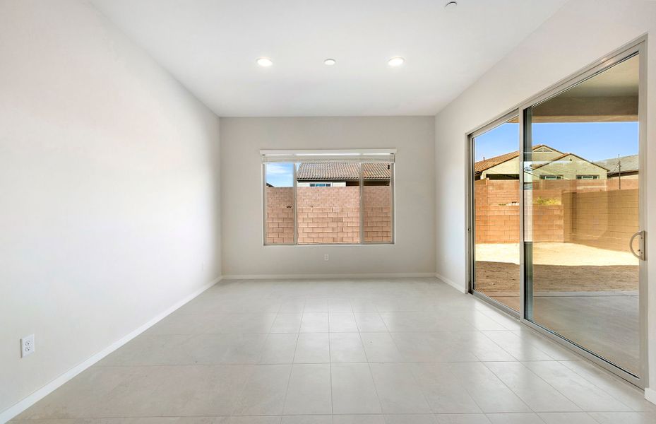 Spacious, unfurnished interior of a new home in Vistoso Canyon Estates, Oro Valley (Image 18).