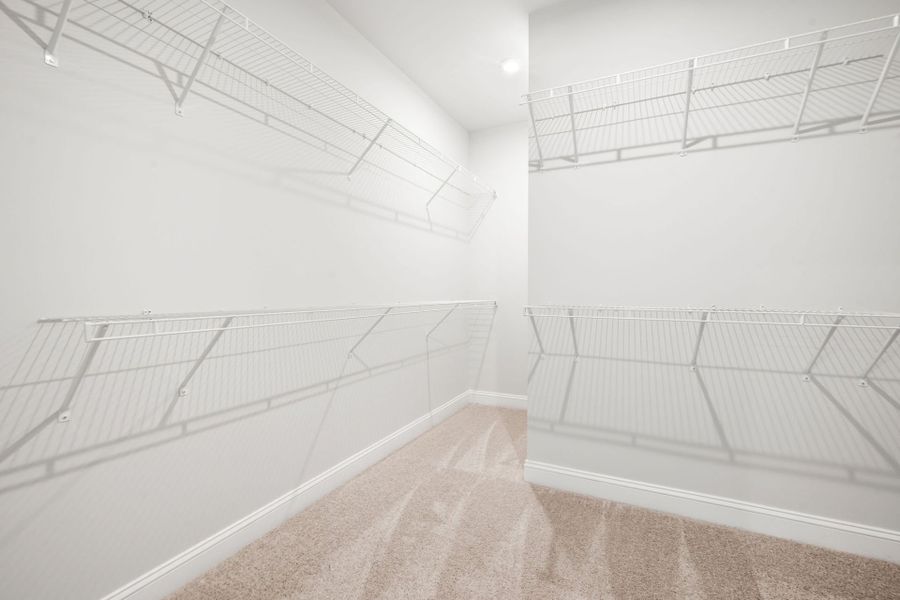 Spacious, unfurnished interior of a new home in Waterways, Richmond Hill (Image 12).