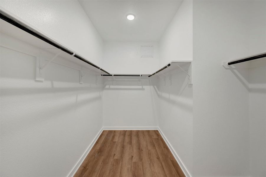 Spacious, unfurnished interior of a new home in Lone Star Landing, Montgomery (Image 28).