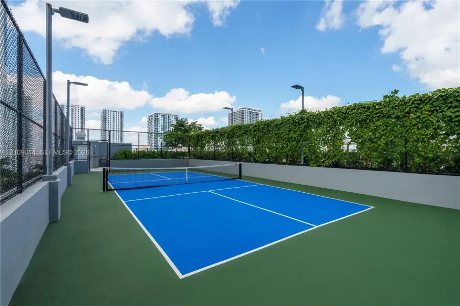 Community amenities in , Miami (Image 24).