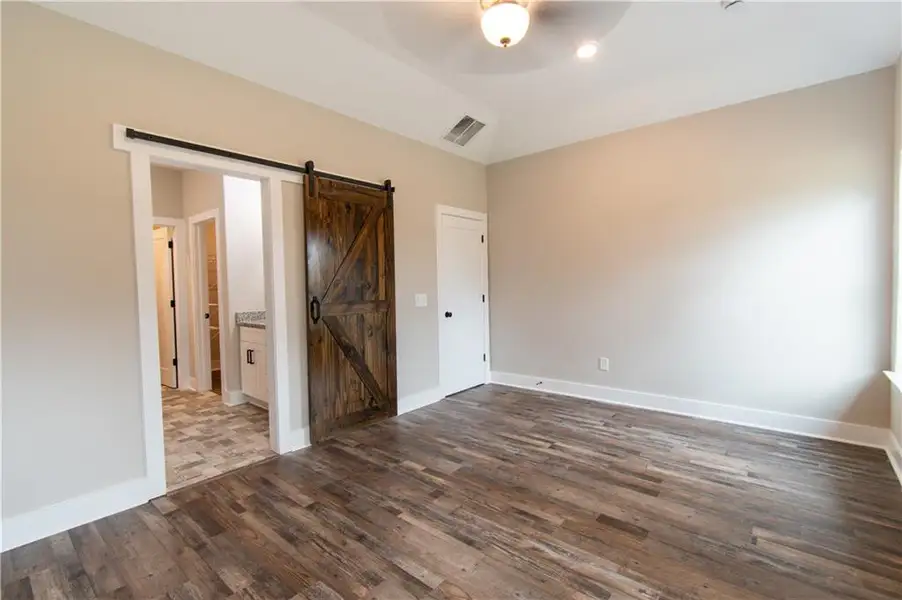 Spacious, unfurnished interior of a new home in , Cartersville (Image 28).