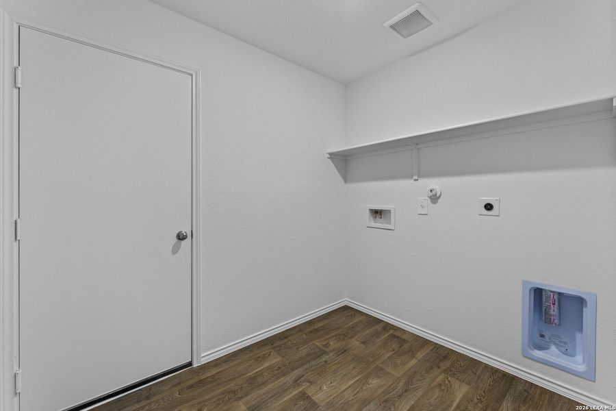 Spacious, unfurnished interior of a new home in Sereno Springs, Converse (Image 16). Spacious, unfurnished interior of a new home in Sereno Springs, Converse (Image 16).