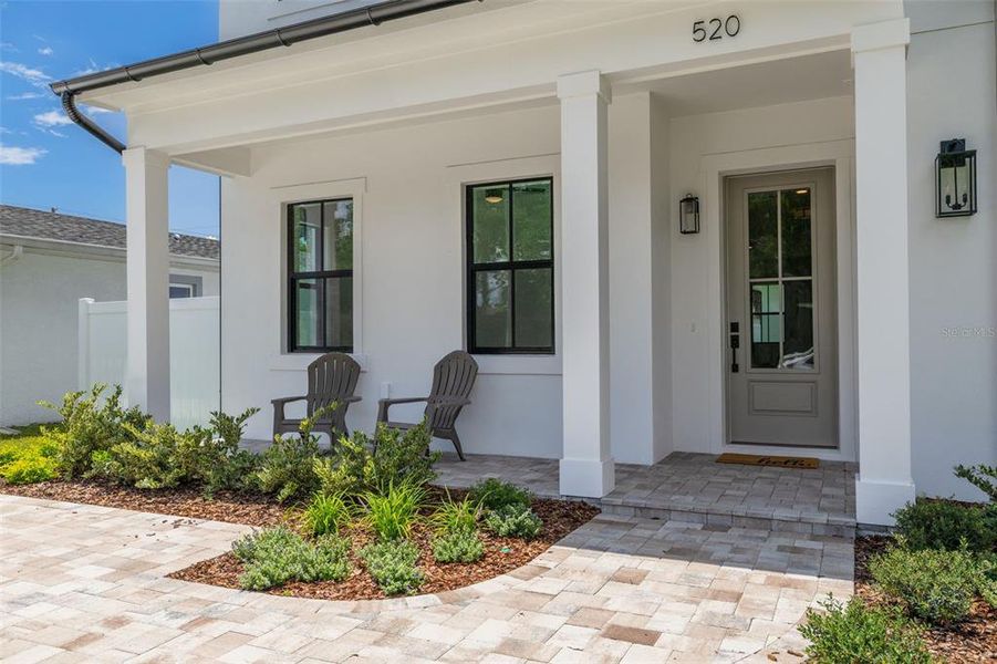 Exterior details and patio area of a home in , St. Petersburg (Image 31).