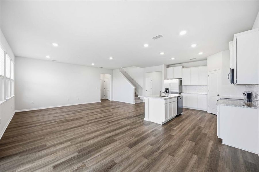 Spacious, unfurnished interior of a new home in Coddington, Bradenton (Image 45).