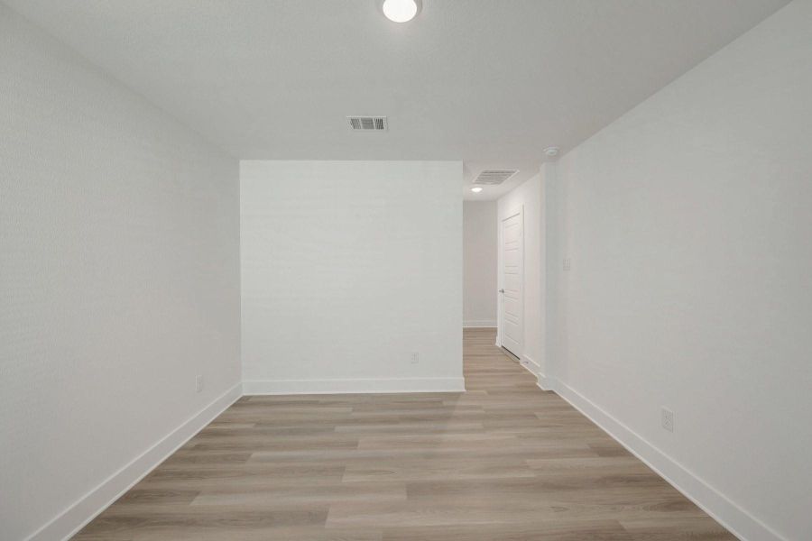 Spacious, unfurnished interior of a new home in Lago Mar, Santa Fe (Image 23).
