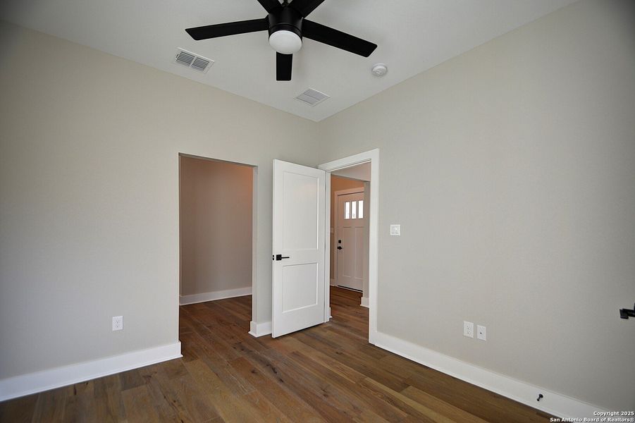 Spacious, unfurnished interior of a new home in , Kerrville (Image 24).