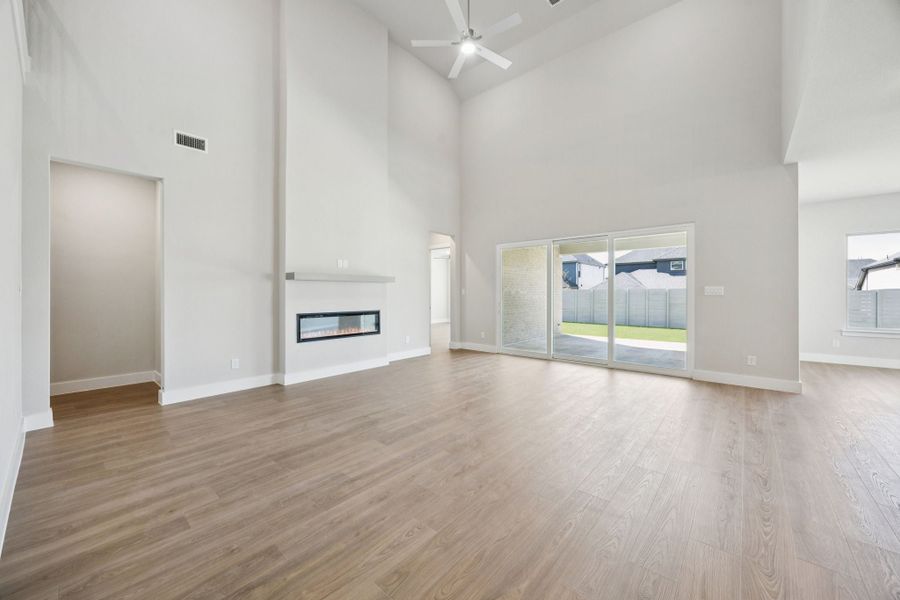 Spacious, unfurnished interior of a new home in Painted Tree Lakeside, McKinney (Image 18).