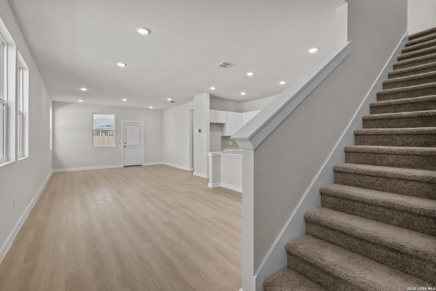 Spacious, unfurnished interior of a new home in Mesa Vista, San Antonio (Image 30).