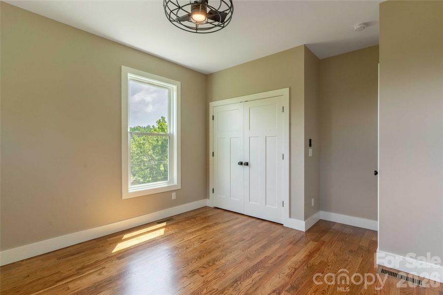 Spacious, unfurnished interior of a new home in , Asheville (Image 26).