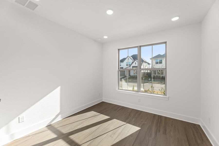 Spacious, unfurnished interior of a new home in Garden Collection at Union Park, Little Elm (Image 26).