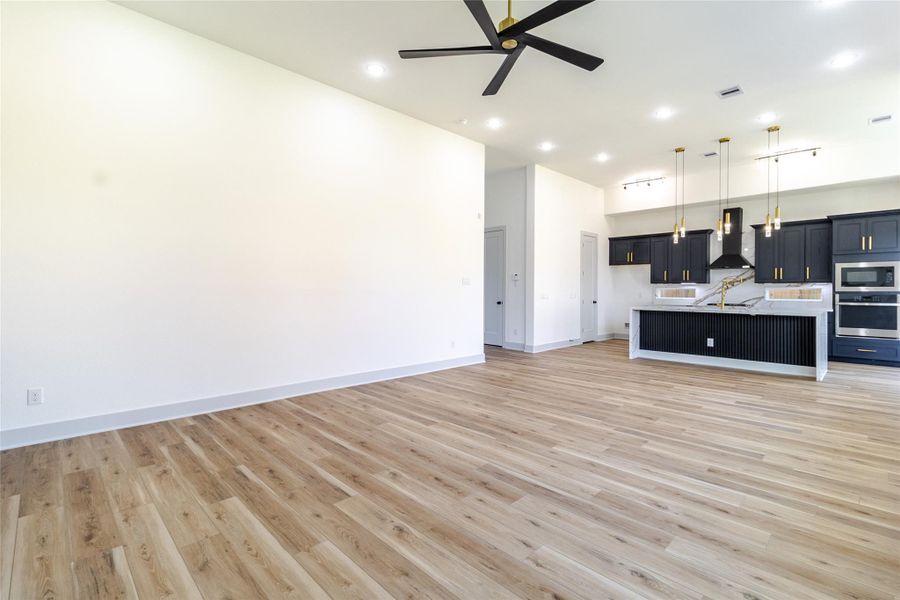 Spacious, unfurnished interior of a new home in , Houston (Image 13).