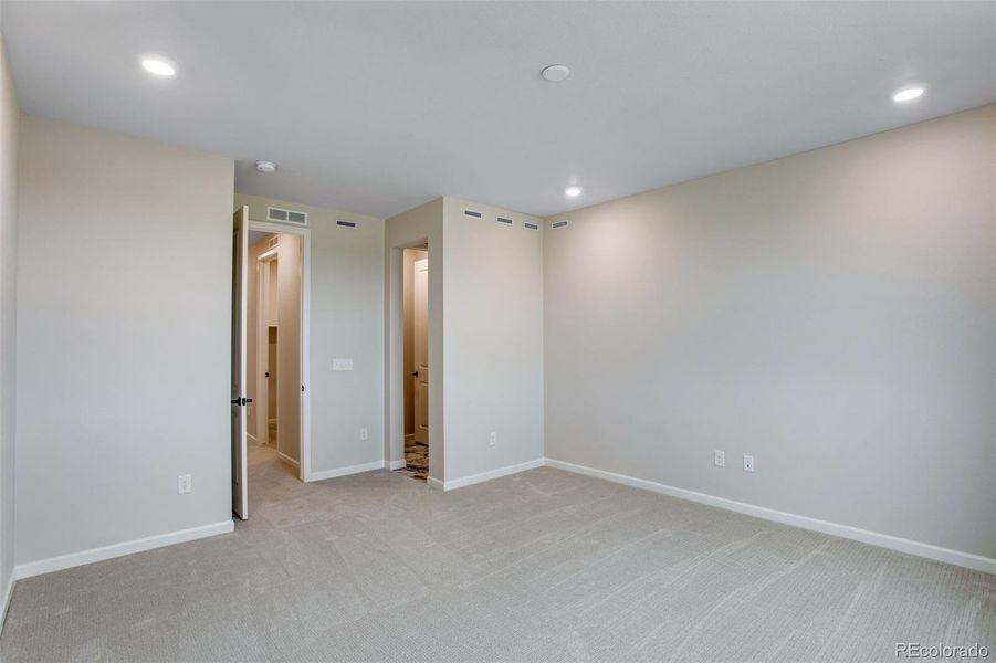 Spacious, unfurnished interior of a new home in Sugar Mill Village, Longmont (Image 42). Spacious, unfurnished interior of a new home in Sugar Mill Village, Longmont (Image 42).