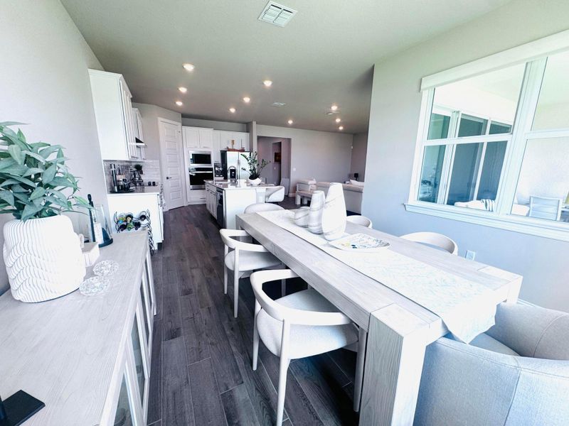 DINNING FACING KITCHEN