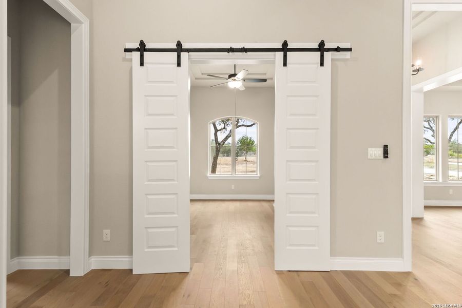 Spacious, unfurnished interior of a new home in , Spring Branch (Image 24).