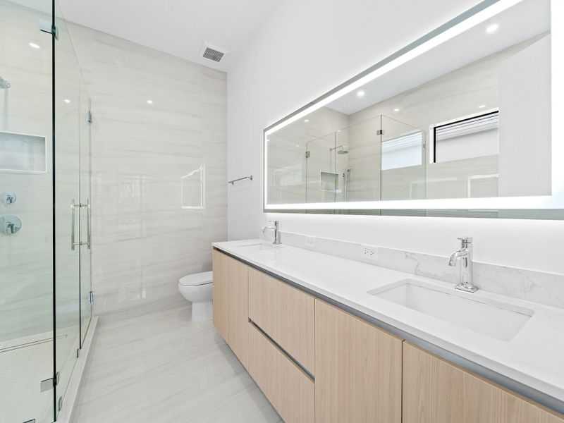 Furnished interior view inside a new home in , Fort Lauderdale (Image 30). Furnished interior view inside a new home in , Fort Lauderdale (Image 30).