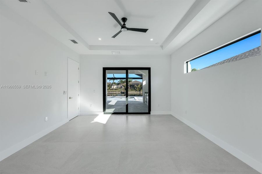 Spacious, unfurnished interior of a new home in , Cape Coral (Image 20).