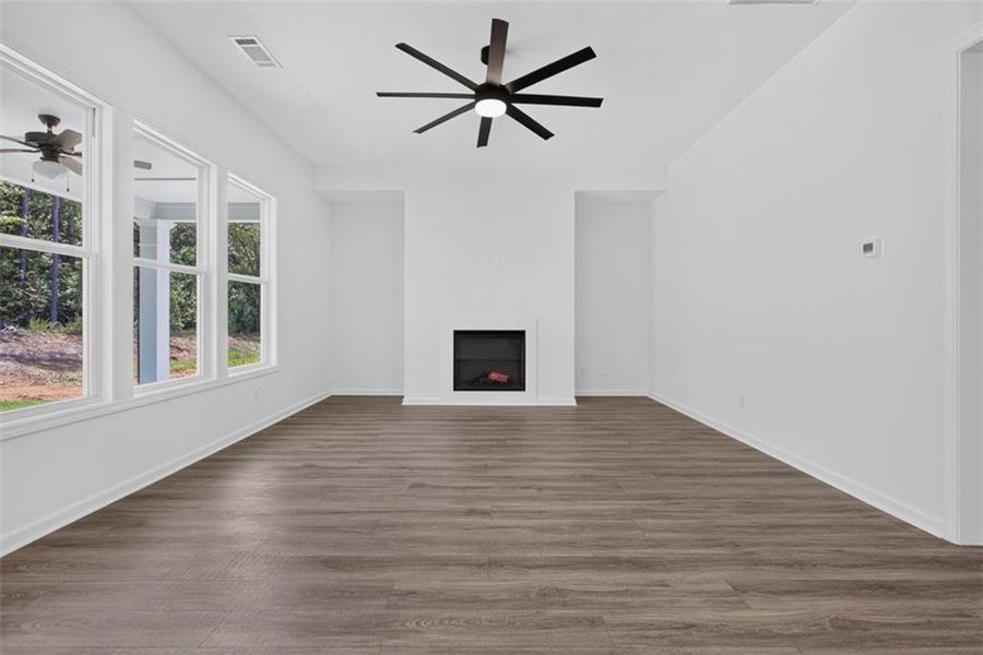Spacious, unfurnished interior of a new home in , Athens (Image 39).