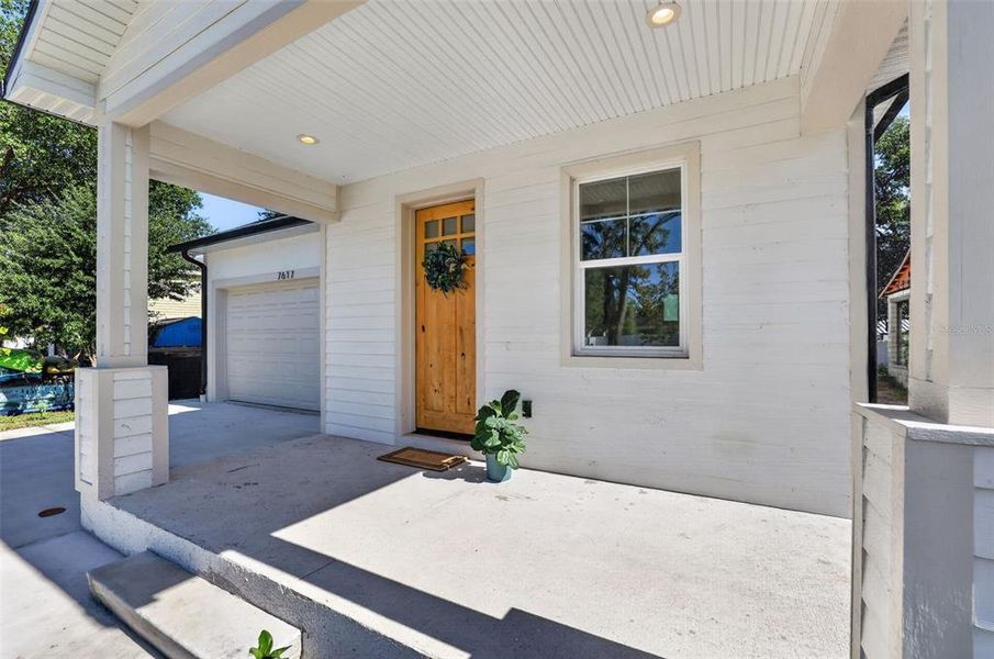 Exterior details and patio area of a home in , Tampa (Image 3).