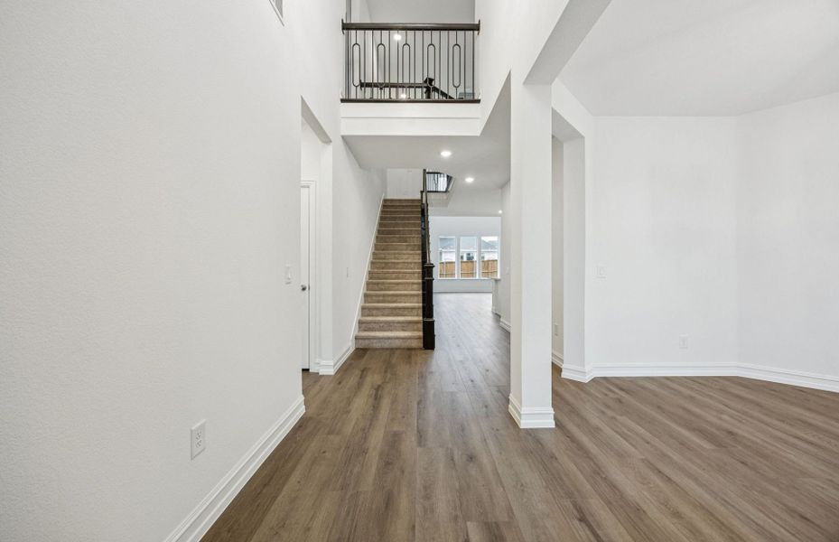 Representative unfurnished interior of a home built from the Lindale by Pulte Homes in Wilson Creek Meadows, Celina (Image 20).