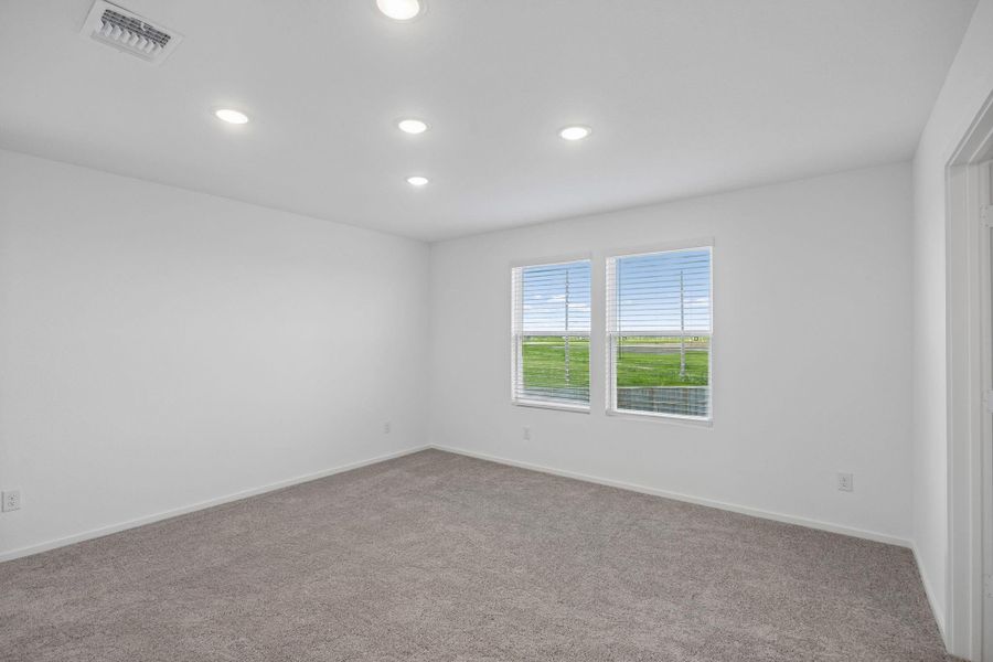 Spacious, unfurnished interior of a new home in Stokesbury, Waller (Image 18).