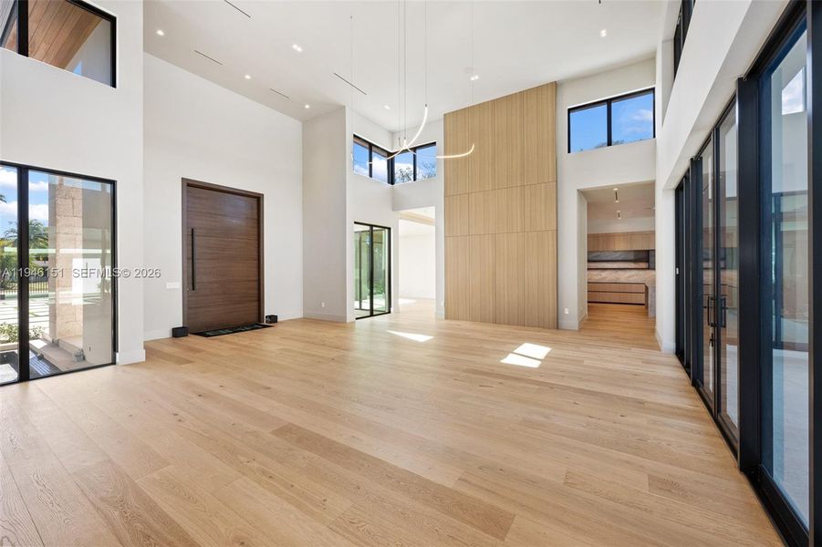 Spacious, unfurnished interior of a new home in , Pinecrest (Image 77).