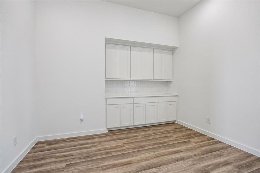 Spacious, unfurnished interior of a new home in , Aubrey (Image 25).