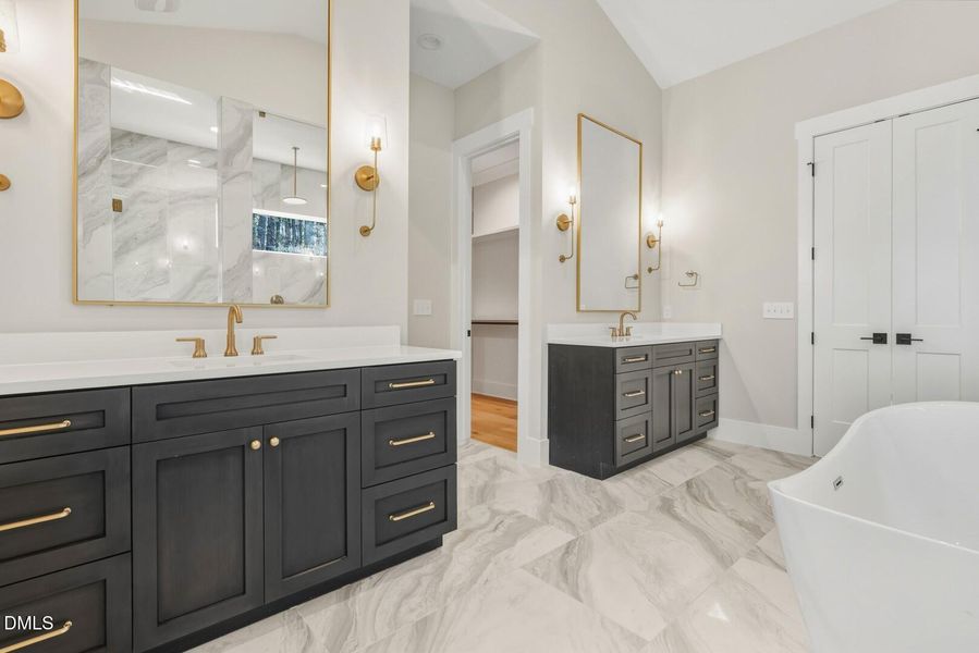 8017 Bud Morris (38) 8017 Bud Morris (38)