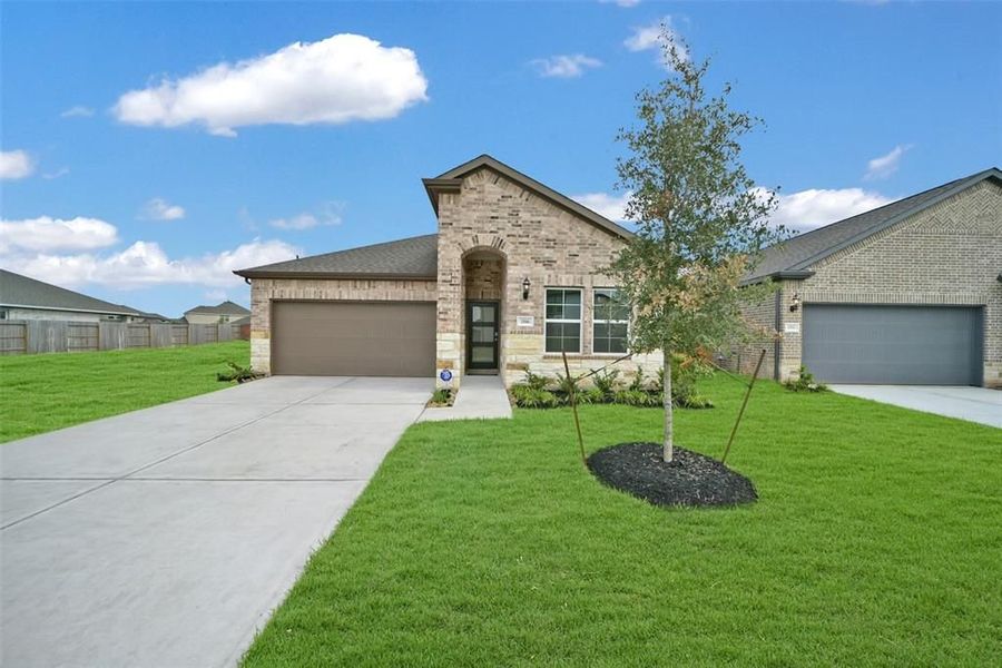 Front exterior of a new home in Sunterra, Katy, TX, highlighting curb appeal (Image 76). Front exterior of a new home in Sunterra, Katy, TX, highlighting curb appeal (Image 76).
