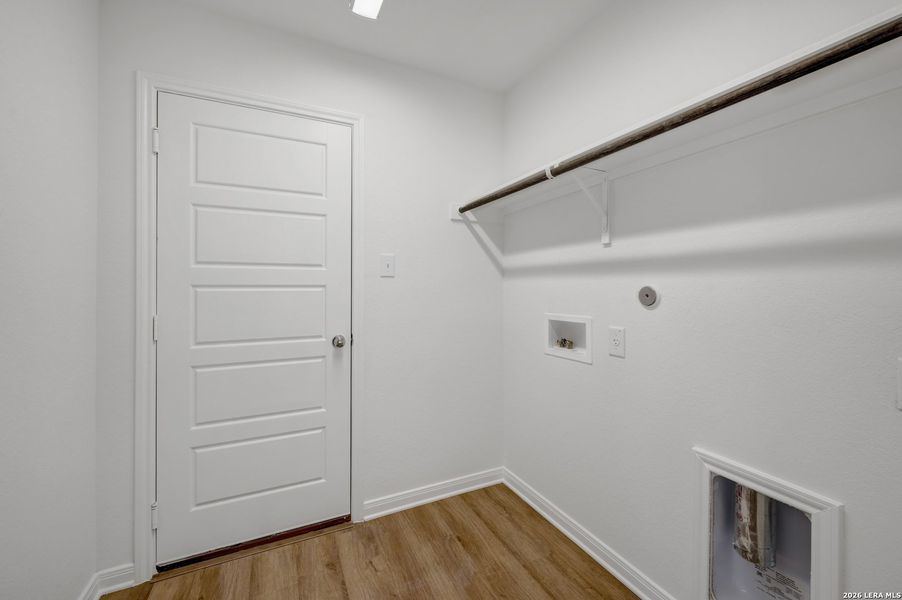 Spacious, unfurnished interior of a new home in Greenspoint Heights, Seguin (Image 35).