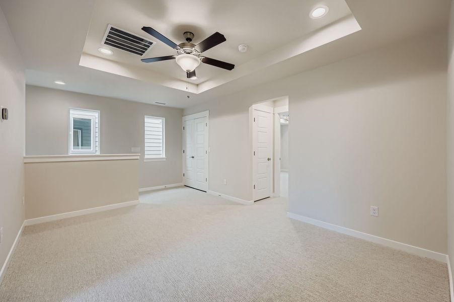 Spacious, unfurnished interior of a new home in Sterling Ranch 40s, Colorado Springs (Image 29).