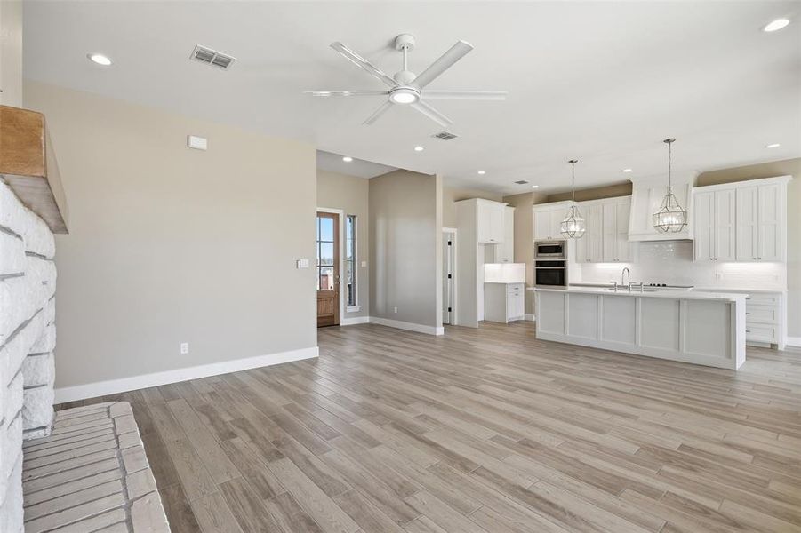 Spacious, unfurnished interior of a new home in , Graford (Image 28).