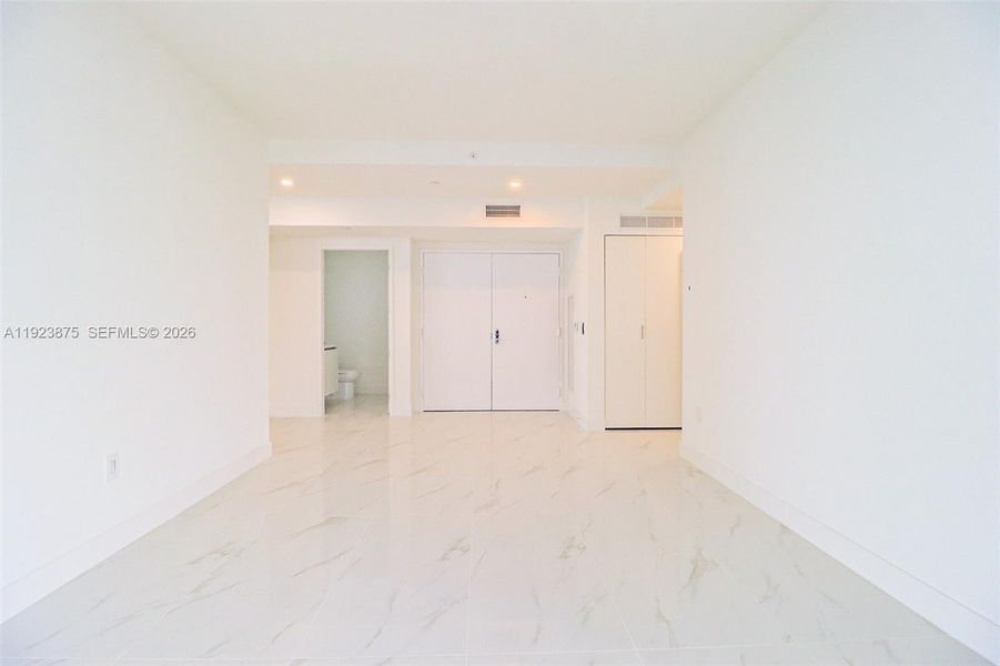 Spacious, unfurnished interior of a new home in , Miami (Image 68).