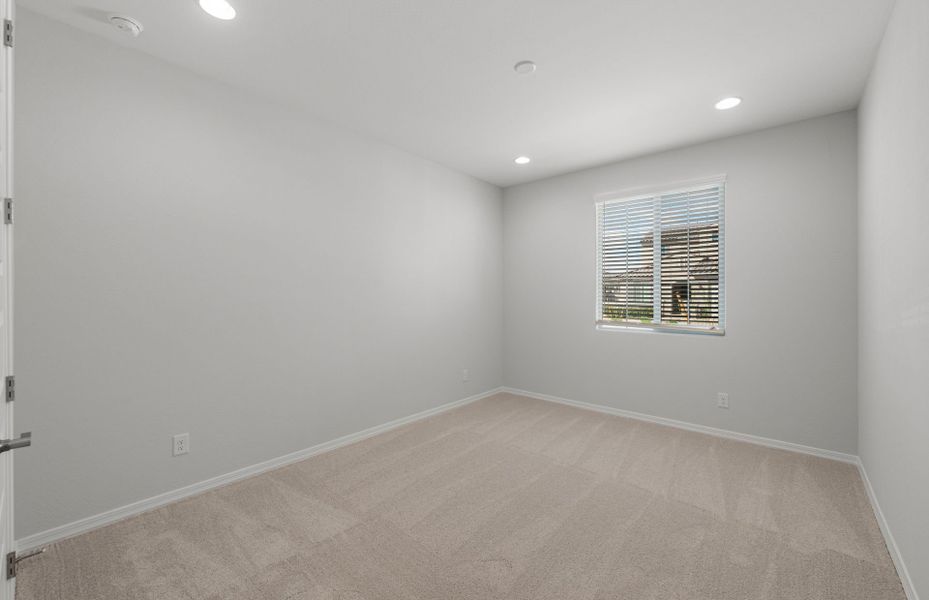 Spacious, unfurnished interior of a new home in Allen Ranches, Litchfield Park (Image 19).