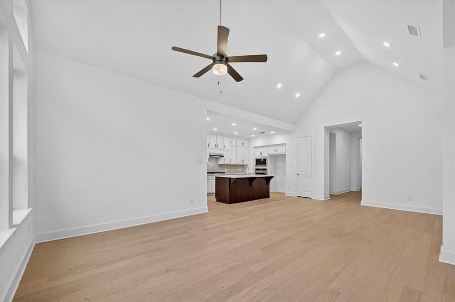 Spacious, unfurnished interior of a new home in Heritage Ranch, Sherman (Image 17).