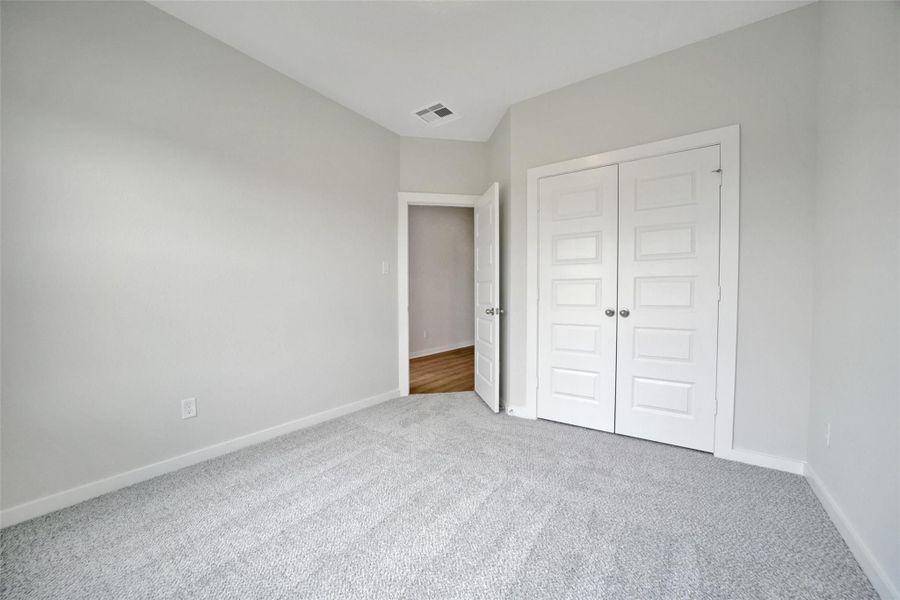 Spacious, unfurnished interior of a new home in Sunterra, Katy (Image 112). Spacious, unfurnished interior of a new home in Sunterra, Katy (Image 112).