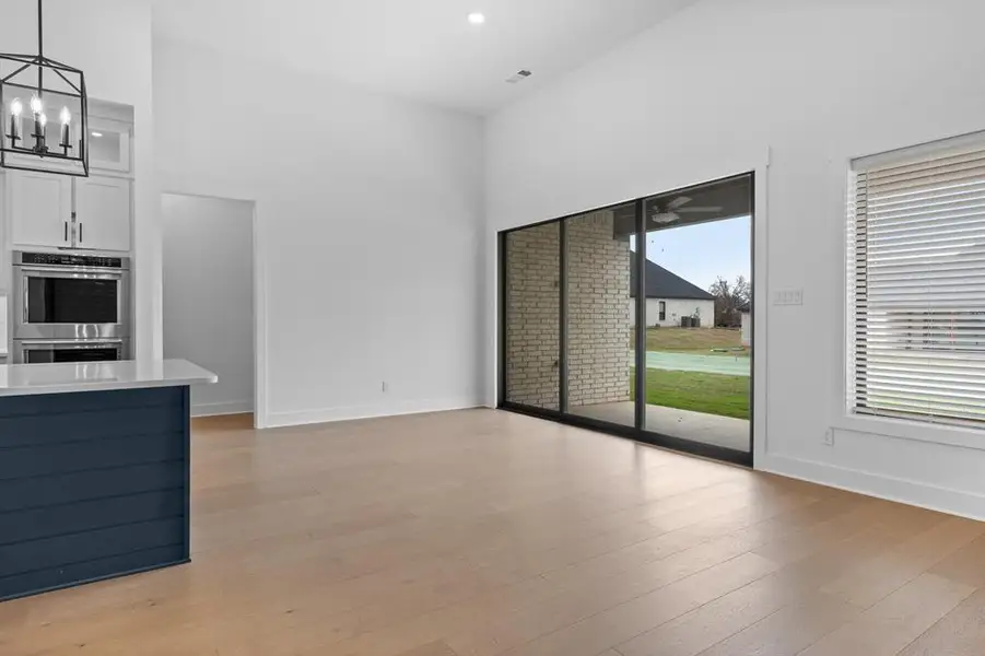 Spacious, unfurnished interior of a new home in The Woodlands, Krugerville (Image 11).