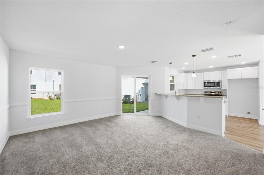 Spacious, unfurnished interior of a new home in , Lakeland (Image 27).