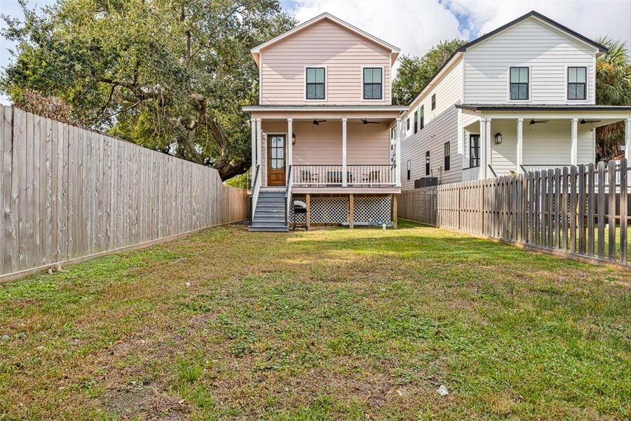 Exterior details and patio area of a home in , Galveston (Image 22).
