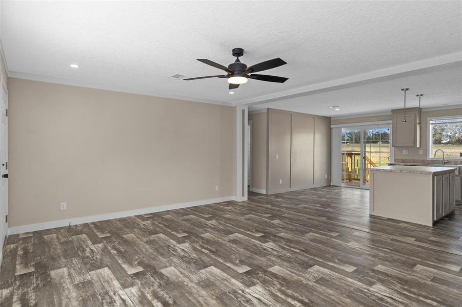 Spacious, unfurnished interior of a new home in , Dade City (Image 40).