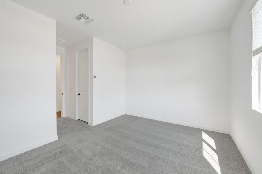 Spacious, unfurnished interior of a new home in Terraza, San Tan Valley (Image 32).