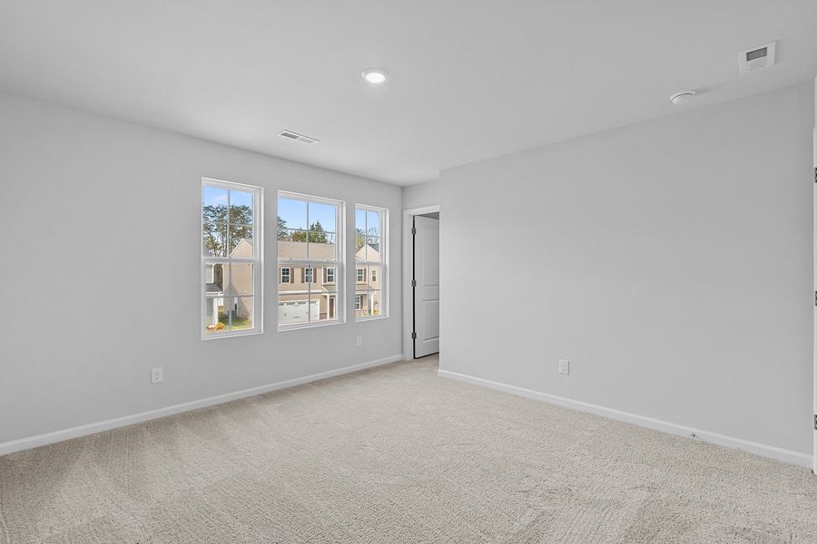 Spacious, unfurnished interior of a new home in Hanes Lake, Winston-Salem (Image 35).