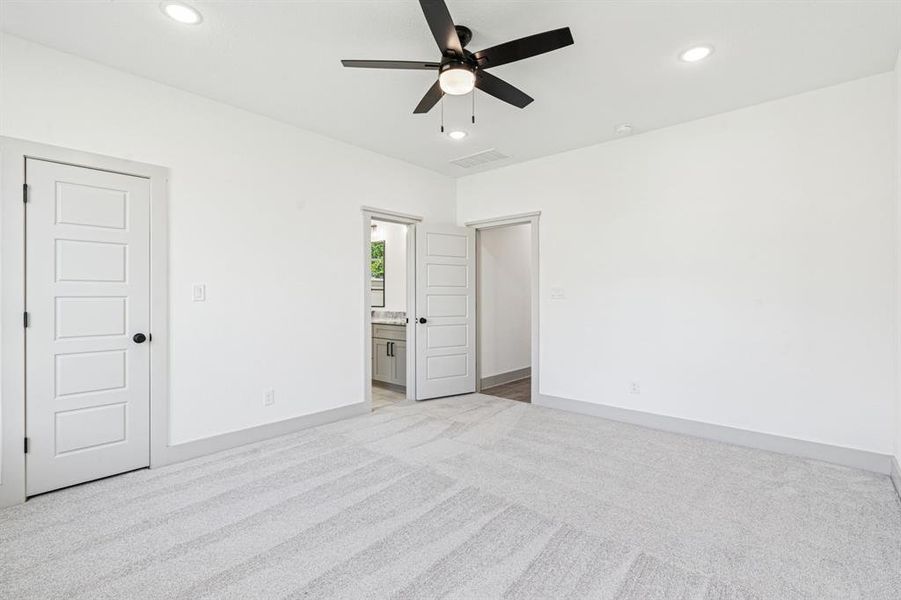 Spacious, unfurnished interior of a new home in , Granbury (Image 30).