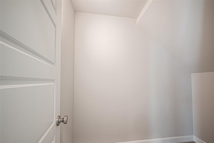 Spacious, unfurnished interior of a new home in Regents Court, Houston (Image 27).